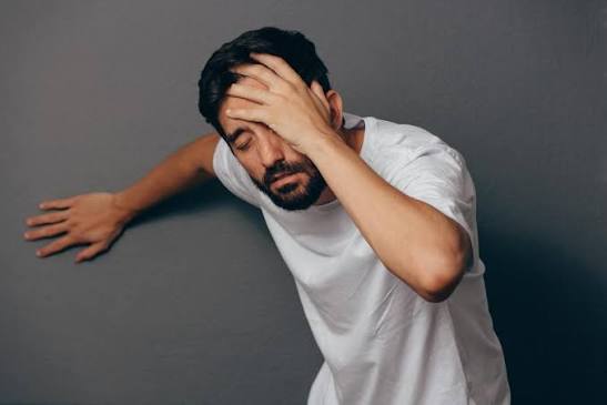 چرا بعضی‌ها با تغییر وضعیت ناگهان سرشان گیج می‌رود؟