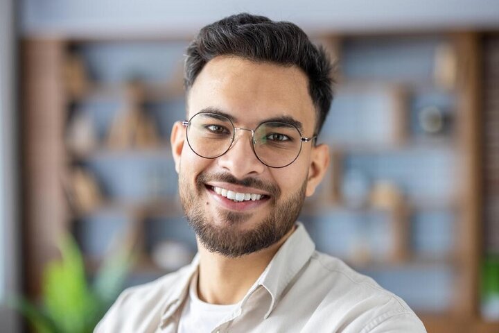 چطور لبخند زدن باعث افزایش اعتماد به نفس می‌شود؟