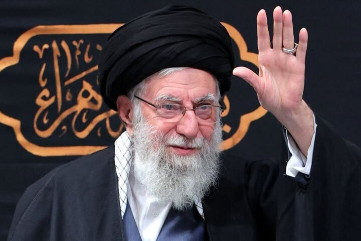 عکس گلپوش شده رهبر شهید انقلاب در رزمایش جانفدایان ایران
