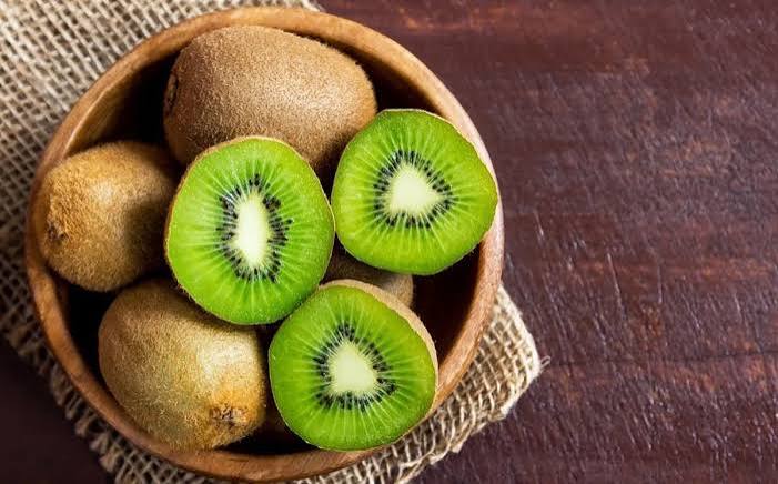 کیوی؛ میوه‌ای سرشار از ویتامین C و فیبر