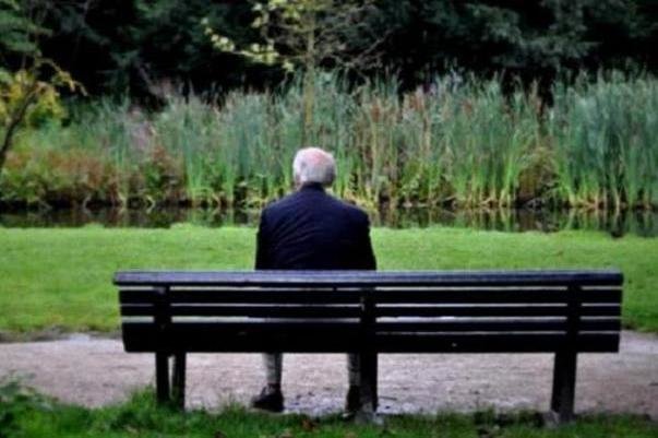 تفاوت فراموشی طبیعی سالمندی با نشانه‌های آلزایمر