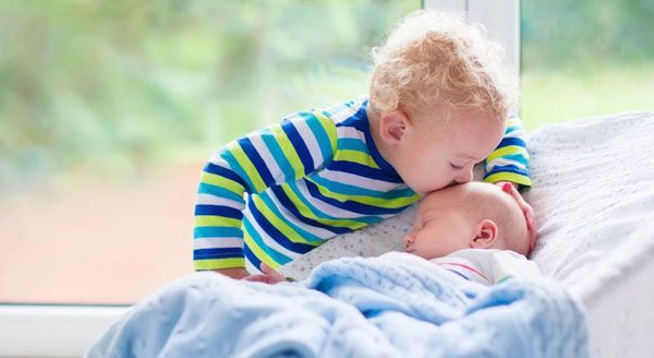 چطور فرزند خود را برای پذیرش فرزند جدید آماده کنیم؟