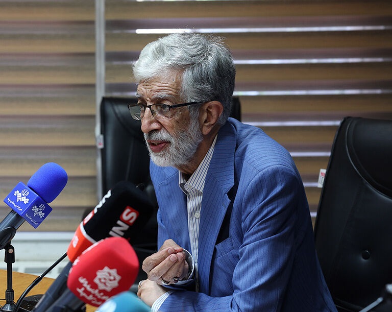آمریکا با فشارهای اقتصادی در پی تضعیف نظام جمهوری اسلامی است 