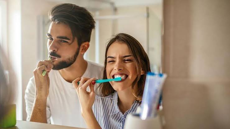 قبل از خواب فقط مسواک زدن کافی نیست؛ این نقطه بدن را هم فراموش نکنید