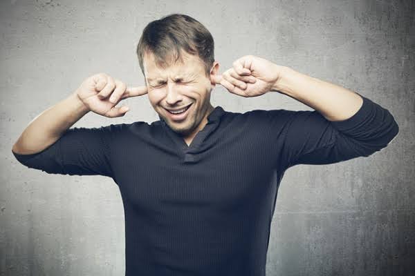 چرا بعضی صداها ناگهان آزارمان می‌دهند؟ گوش‌ها همیشه مقصر نیستند