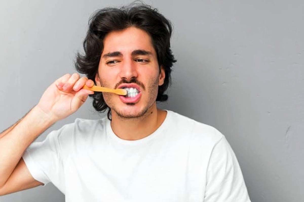 بعد از غذا مسواک نزنید؛ این فاصله زمانی برای دندان‌ها مهم است