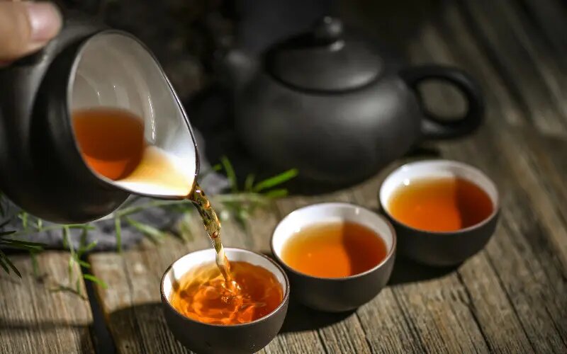چه فاصله‌ای بین غذا و چای مناسب است؟