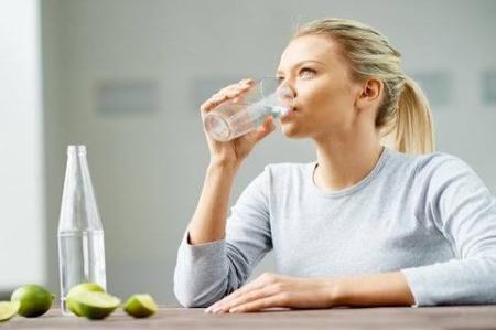 نوشیدن آب در ابتدای صبح چه فوایدی برای بدن دارد؟