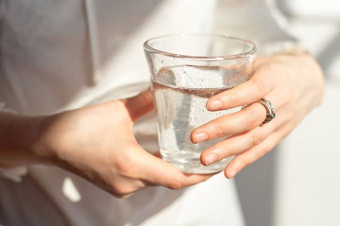 وقتی تشنگی به سراغتان نمی‌آید؛ چرا نباید نوشیدن آب را به احساس تشنگی محدود کنیم؟