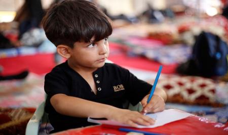 یک روانشناس هشدار داد: این اشتباه والدین، انگیزه درس خواندن کودکان را کاهش می‌دهد!