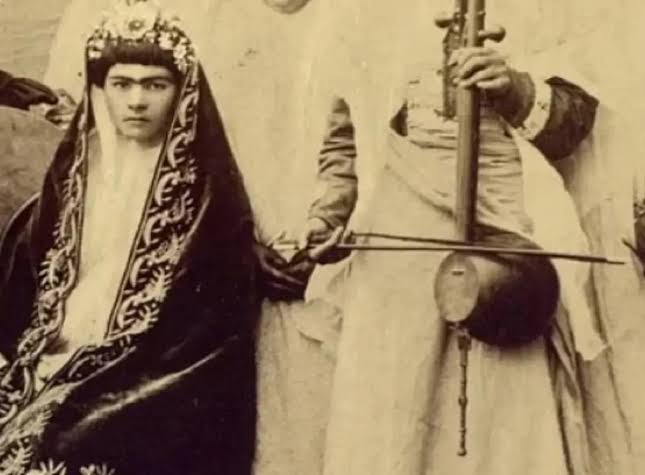 عروس قاجاری در کنار «زن رقاص و زنان مطرب»/ عکس