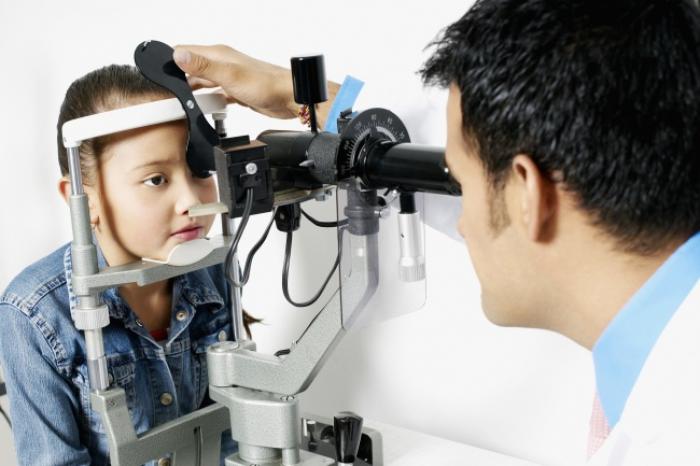 تشخیص و درمان بیماری های چشمی در انحصار چشم پزشکان است