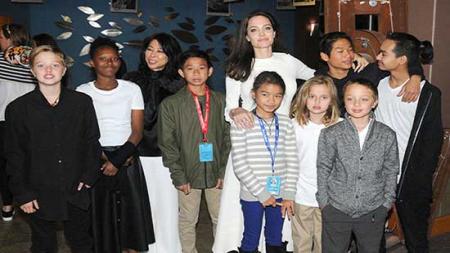 آنجلینا جولی و فرزندانش در یک جشنواره + عکس