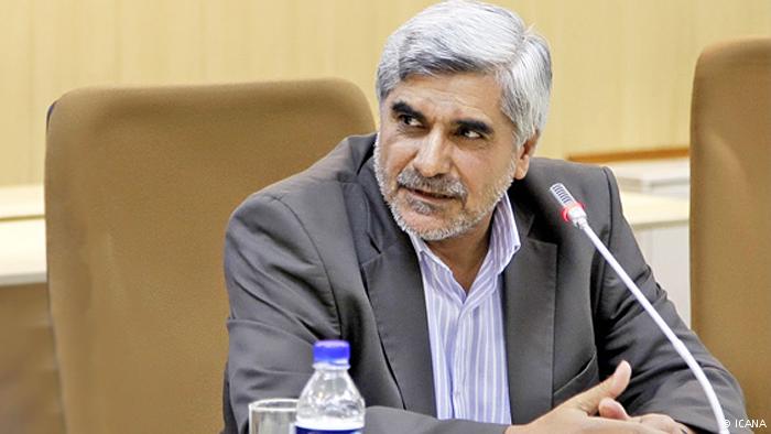 یک خبرنگار: وزیر علوم ۳ روز در هفته، به جای وزارتخانه، به مطب می رود!