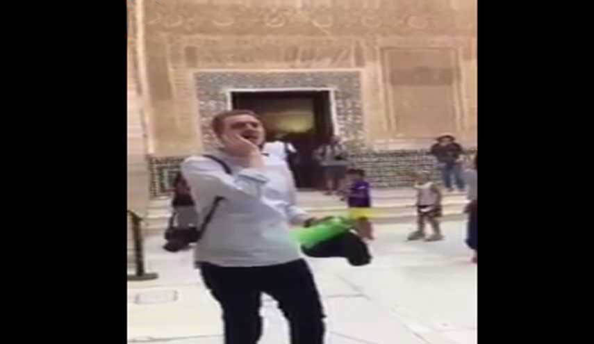 اذان گردشگر آمریکایی در کاخ باستانی اسپانیا! + عکس