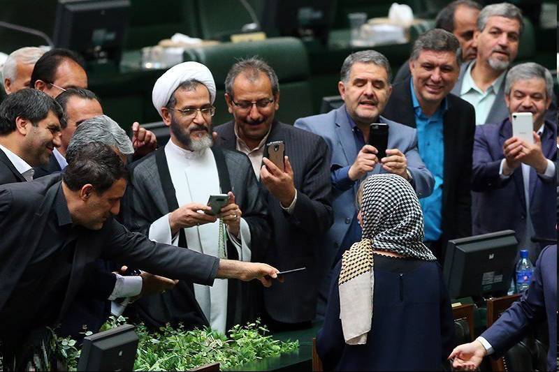 نماینده روحانی مجلس با لباسی متفاوت در پرتغال! + عکس