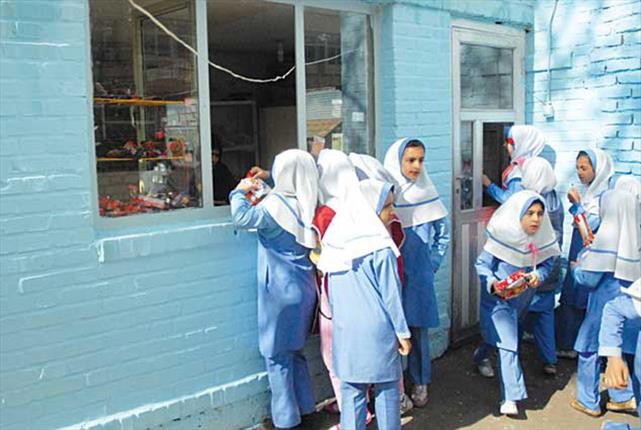 ممنوعیت عرضه مواد غذایی غیرمفید در بوفه مدارس