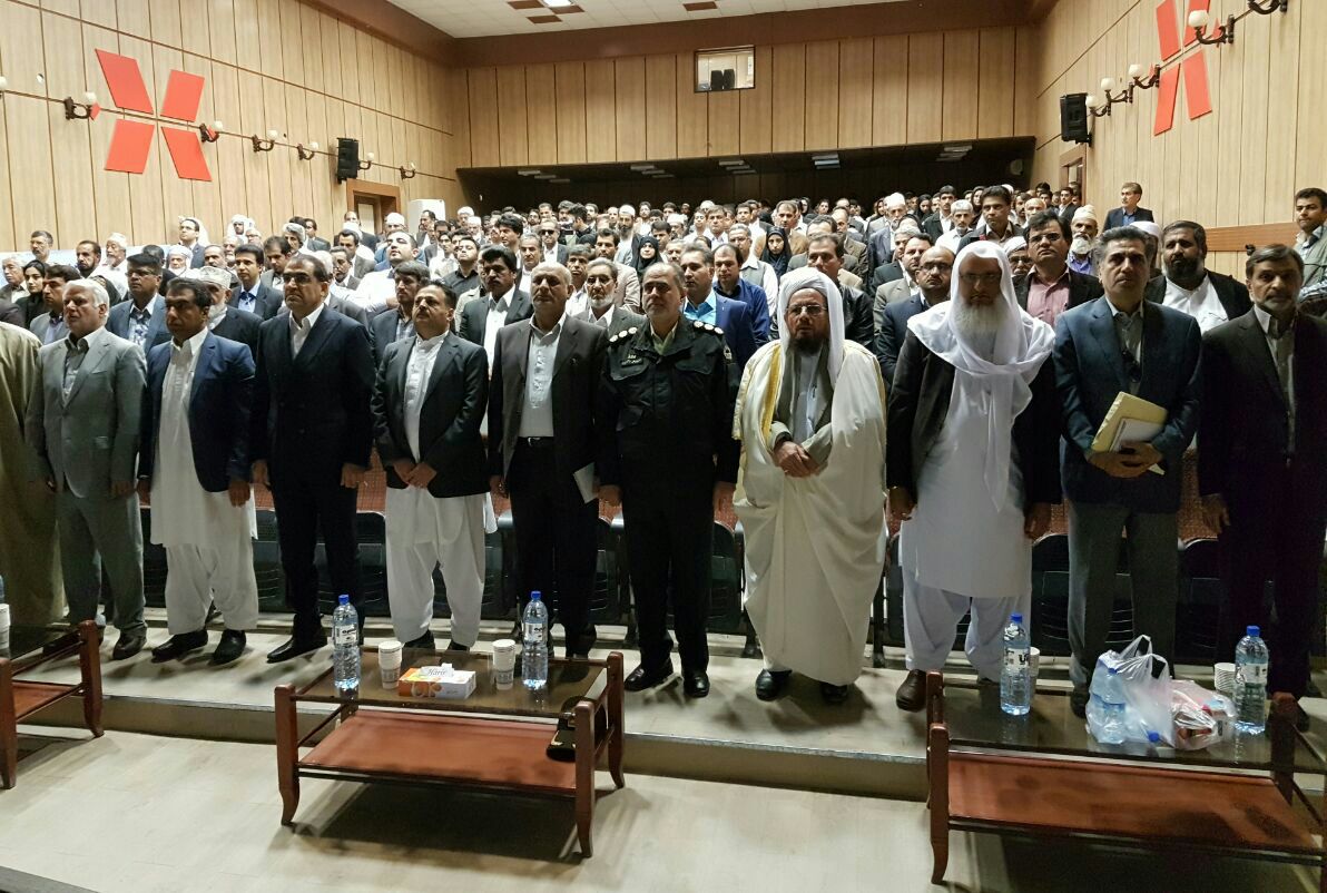 وزیر بهداشت به جنوب شرق رفت+عکس