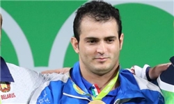 سهراب مرادی با شکستن رکورد جهان طلا گرفت و آن  را به خانواده شهید محسن حججی تقدیم کرد