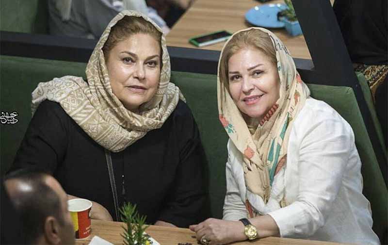 تیپ متفاوت مهرانه مهین ترابی در یک رستوران! + عکس