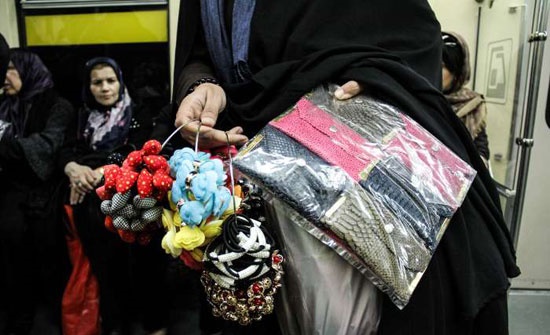 وضعیت زنان دستفروش در مترو تهران 