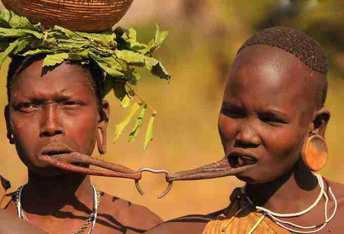 12 سنت عجیب و باورنکردنی قبایل آفریقایی 