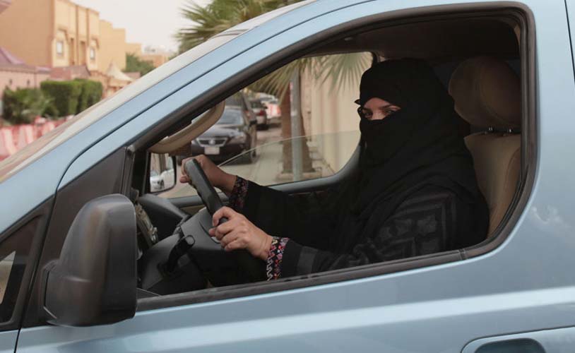 بلایی که بر سر زنان راننده در عربستان آمد! + فیلم