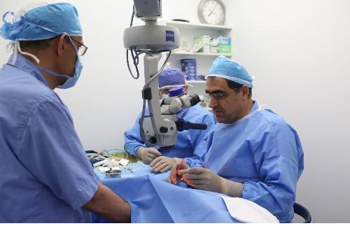 وزیر بهداشت  12 عمل جراحی بیماریهای چشمی به صورت رایگان انجام می دهد 