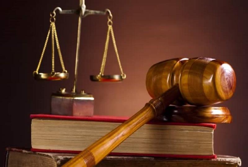 تاوان  تعرض کارمند به  خانم مدیرعامل 