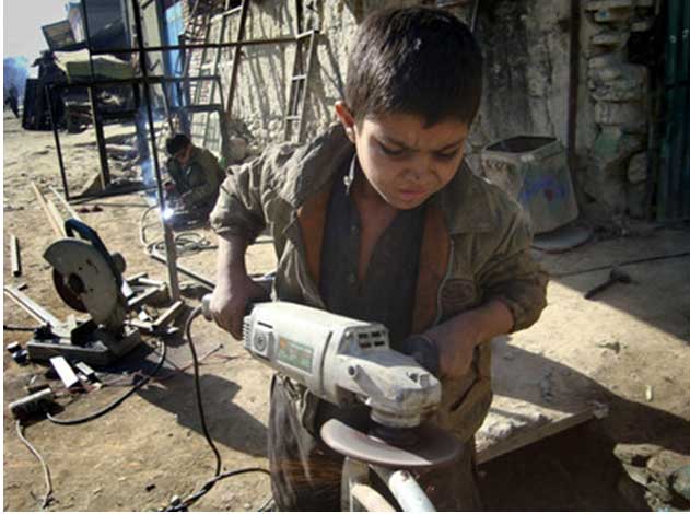 سنگ‌اندازی وزارت بهداشت برای درمان کودکان کار و خیابان 