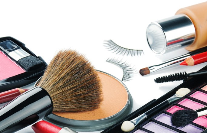 عفونت هایی که بر اثر افراط در آرایش کردن دچار شما می شود! 
