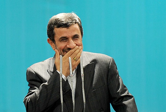 نوشته عجیب روی کیک تولد 61 سالگی احمدی نژاد+عکس