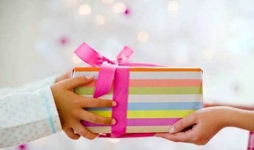 بهترین هدیه برای فرزند چیست؟