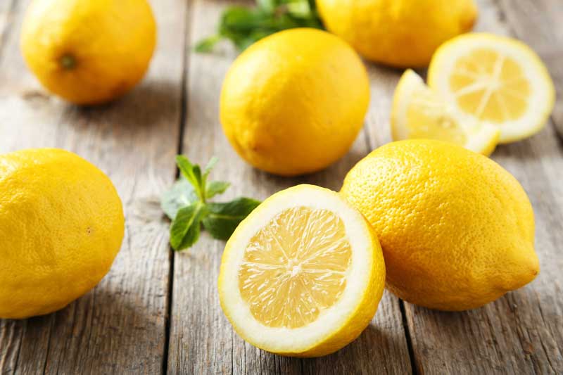 چگونه با راهکارهای خانگی از شر شوره سر خلاص شویم؟ 