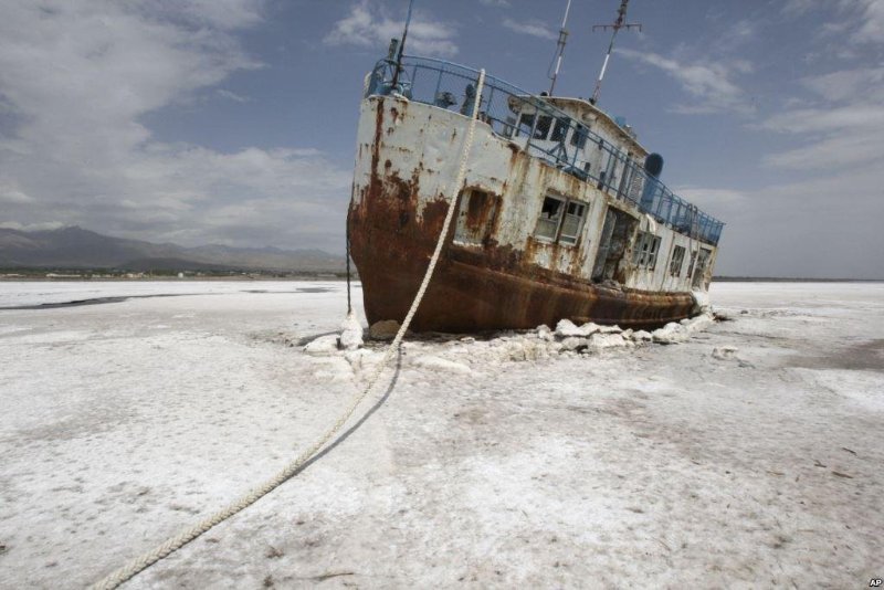 احیاء دریاچه ارومیه نیازمند کاهش برداشت ۵۰ درصدی آب