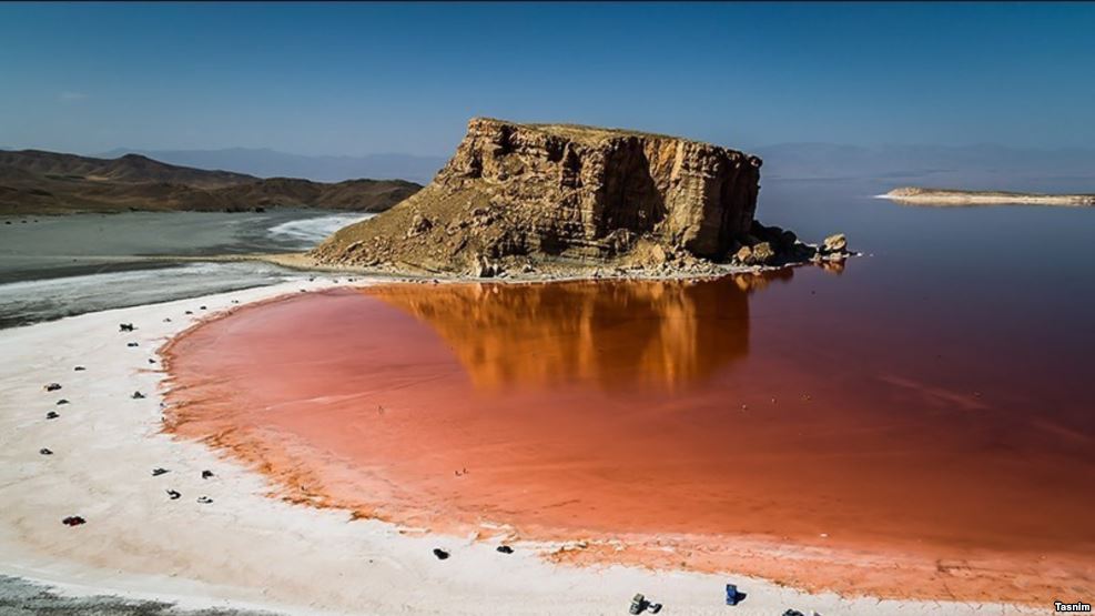 کاهش سطح و حجم آب دریاچه ارومیه