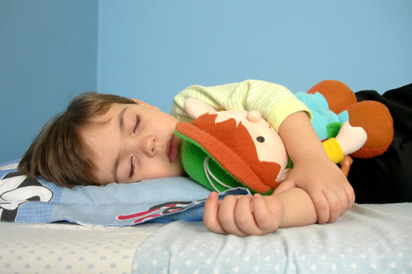 مسائلی که با جدا نکردن اتاق خواب کودک به وجود می آید