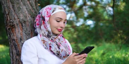  آیا باید رمز موبایل همسرمان را بدانیم؟
