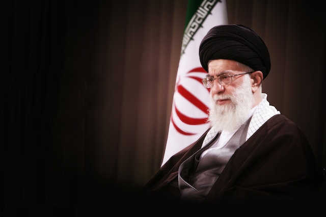 رهبر انقلاب: همه دستگاه‌ها با سرعت و همه توان به یاری آسیب‌دیدگان بشتابند