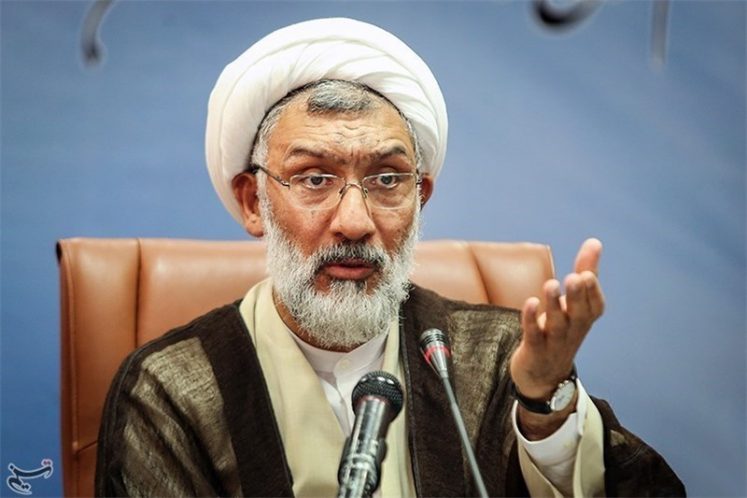 اجازه ندهیم مشکلات ایجاد شده توسط ۲ تا ۳ درصد پزشکان صاحب نفوذ تابلوی این صنف باشد/ انتقادها در فضای صمیمی صورت گیرد