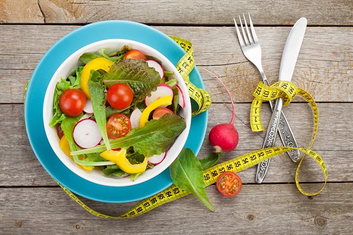 هنگام استفاده از وزنه، برنامه غذایی چه تغییراتی باید بکند؟