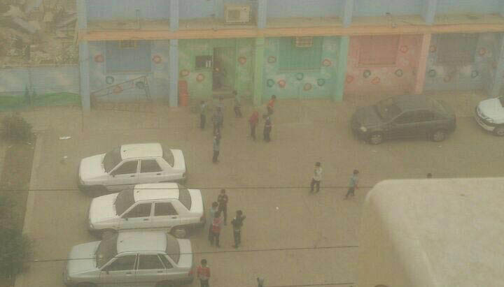 دایر بودن مدارس اهواز با وجود گرد و غبار شدید! + عکس