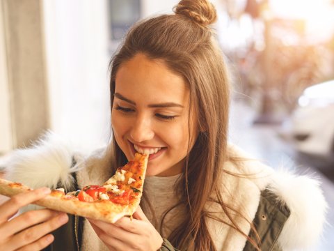  برای سوزاندن کالری دو تکه پیتزا چقدر باید ورزش کنیم؟