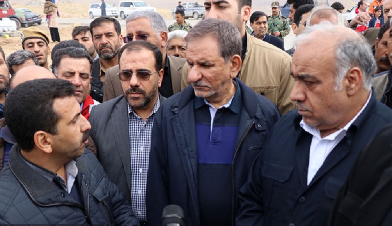 واکنش کاربران  به نحوه بازدید جهانگیری از چادرهای زلزله‌زدگان +تصاویر 