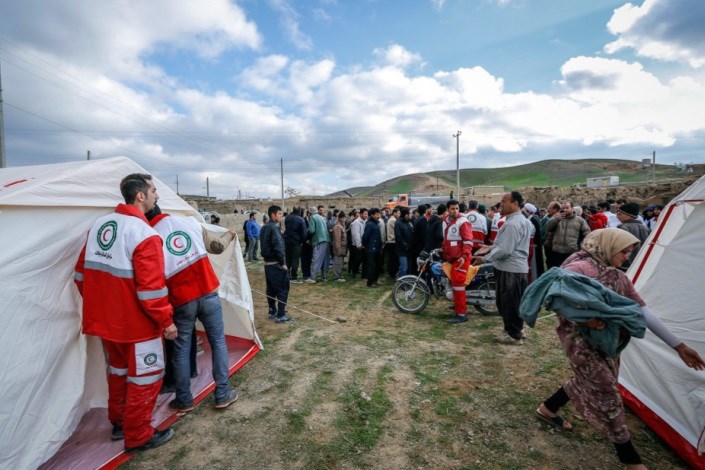حضور پزشکان و پیراپزشکان داوطلب در ‌مناطق زلزله‌زده تا پایان عملیات بازسازی روستاها
