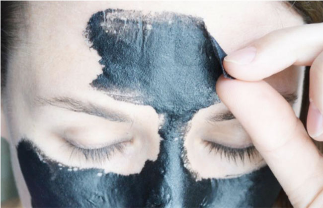رفع چین وچروک صورت با ماسک زغال