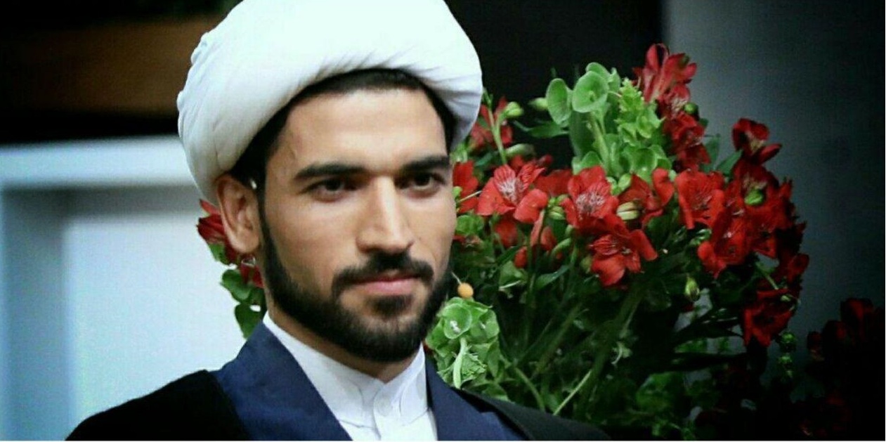  طلبه‌ای که کمک‌داور فوتبال است +عکس