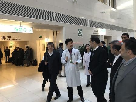 وزیر بهداشت  از بیمارستان پکن بازدید کرد