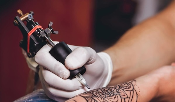  خالکوبی در ایران چند میلیون خرج دارد؟