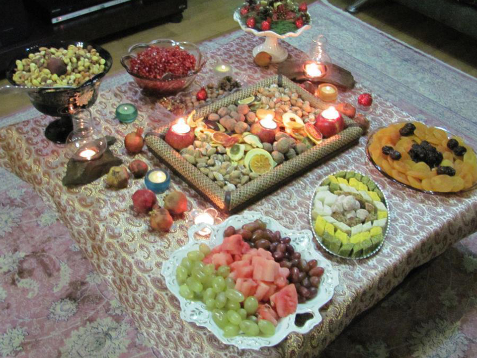 شب یلدا، دورهم نشینی زیرکرسی یا داخل کافه؟!